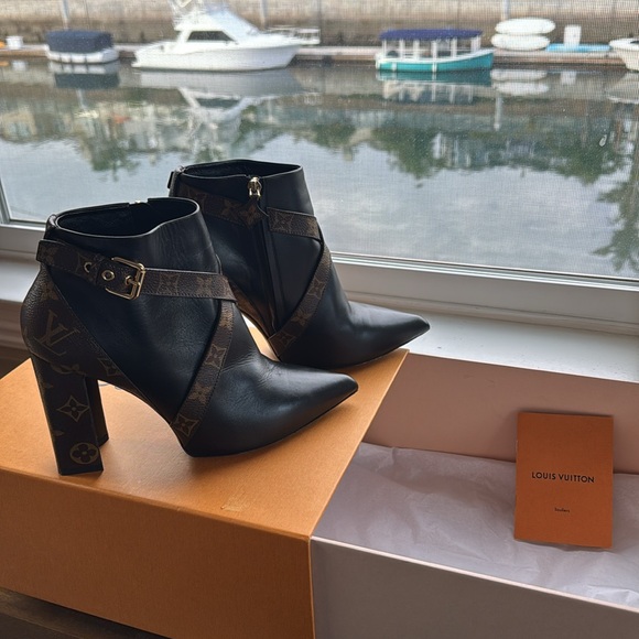 Louis Vuitton Monogram Matchmake Boots - Picture 6 of 17